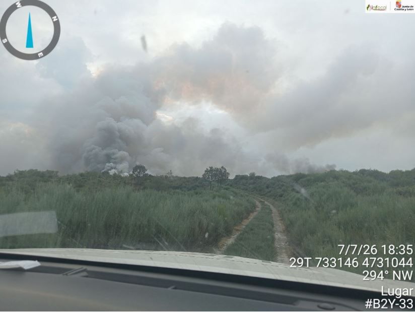 El Bierzo amanece con dos incendios activos de Espina de Tremor y Villanueva de Valdueza
