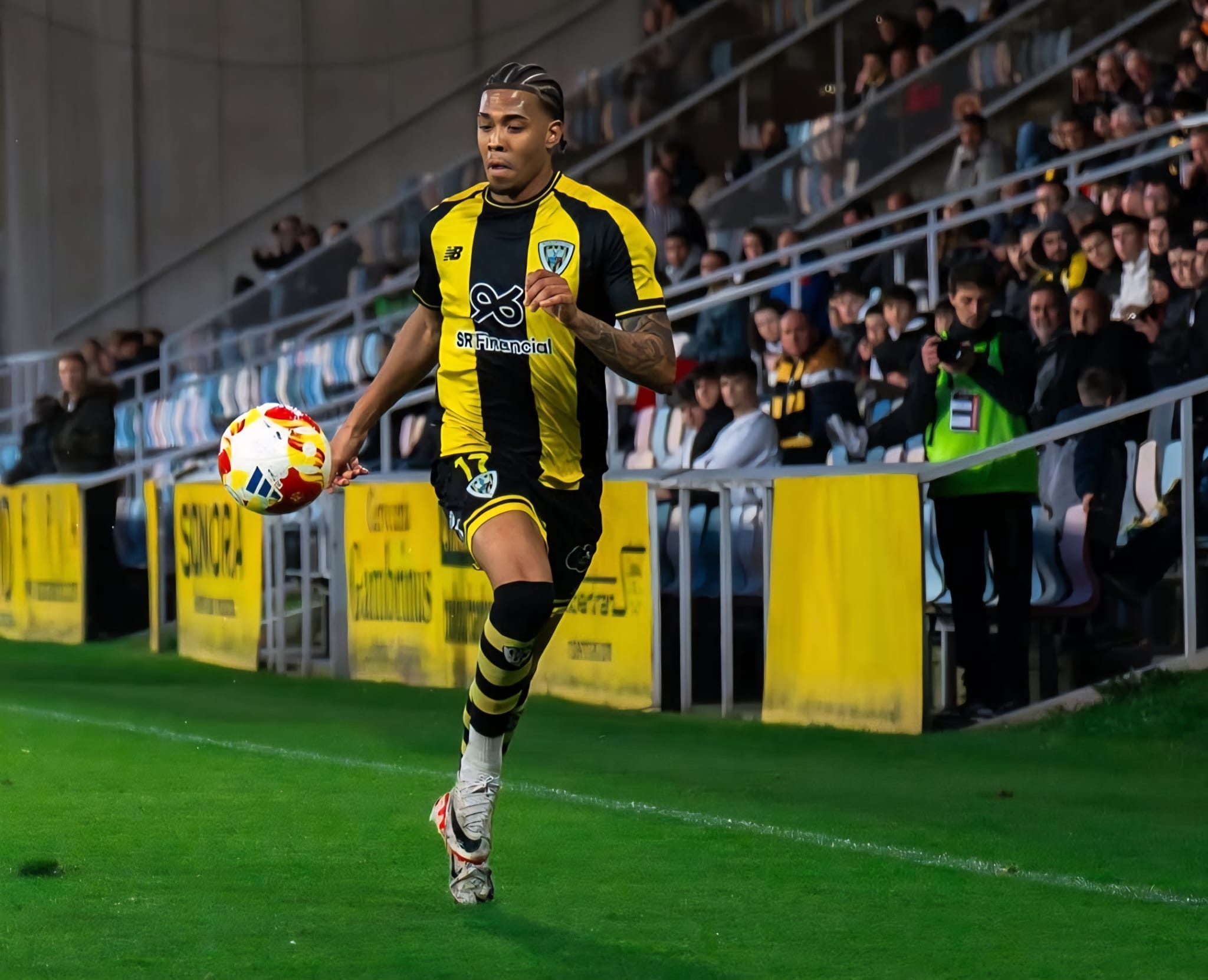 José De León llega a la Ponferradina para aportar todavía más desborde en las bandas. BARAKALDO