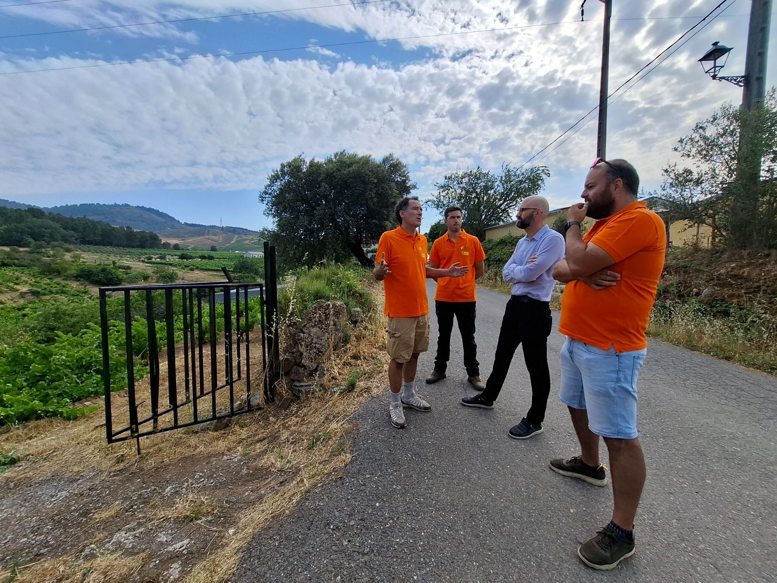 l subdelegado del Gobierno en León, Héctor Alaiz Moretón, ha visitado este miércoles la bodega Demencia.