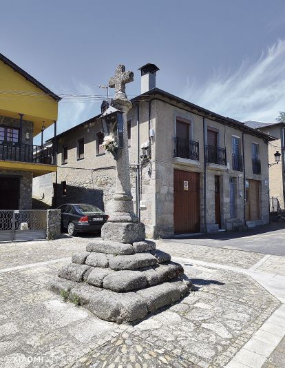 Crucero en la Calle Real de Molinaseca. MARTÍN MUÑOZ