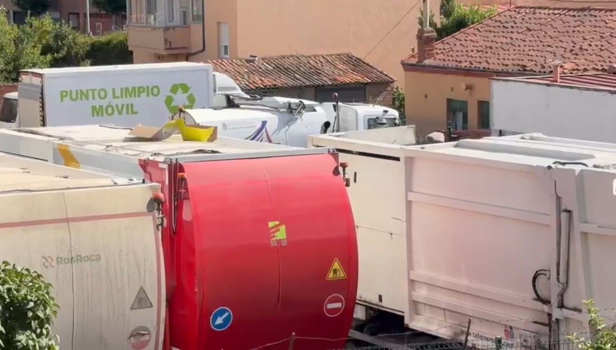 Siete camiones permanecen estacionados a diario en Trobajo del Camino | L.N.C. Siete camiones permanecen estacionados a diario en Trobajo del Camino | L.N.C.