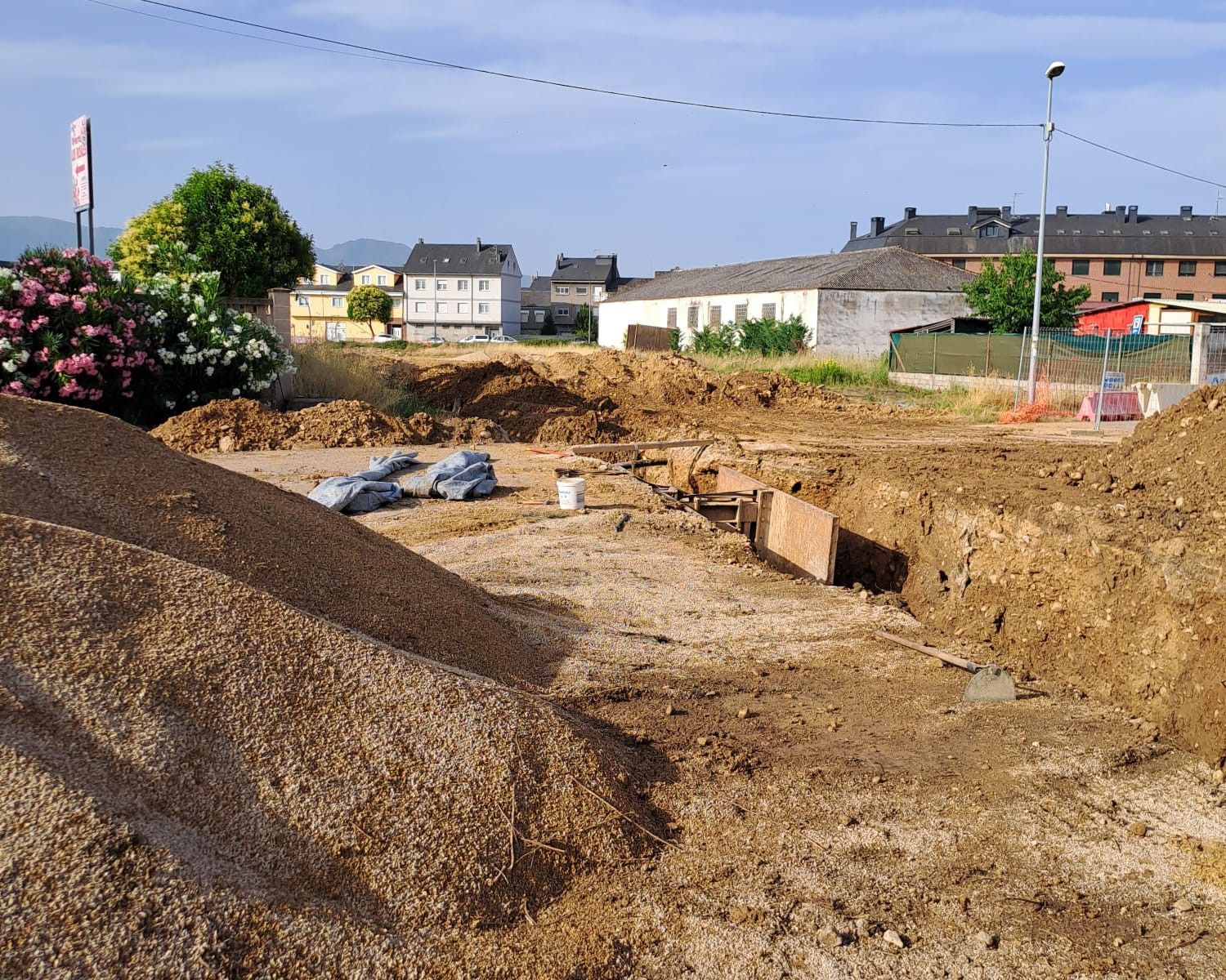 Obra en el Camino de Santiago a su paso por Fuentesnuevas. Obra en el Camino de Santiago a su paso por Fuentesnuevas.