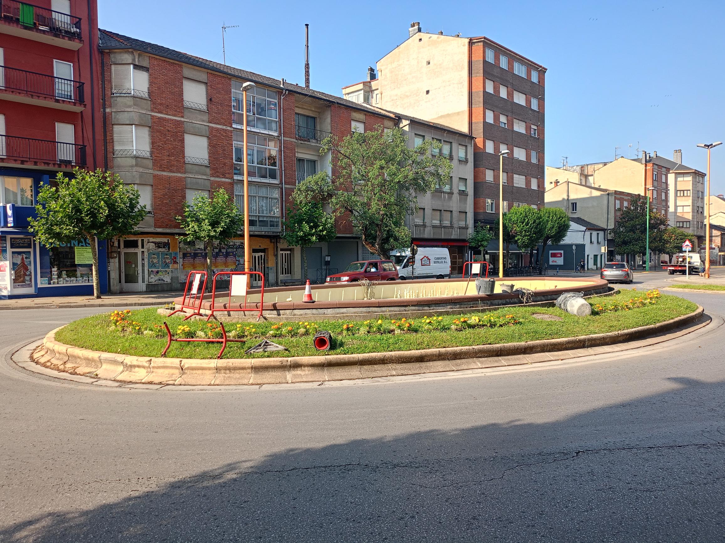 Reparación de la fuente ornamental de Flores del Sil.