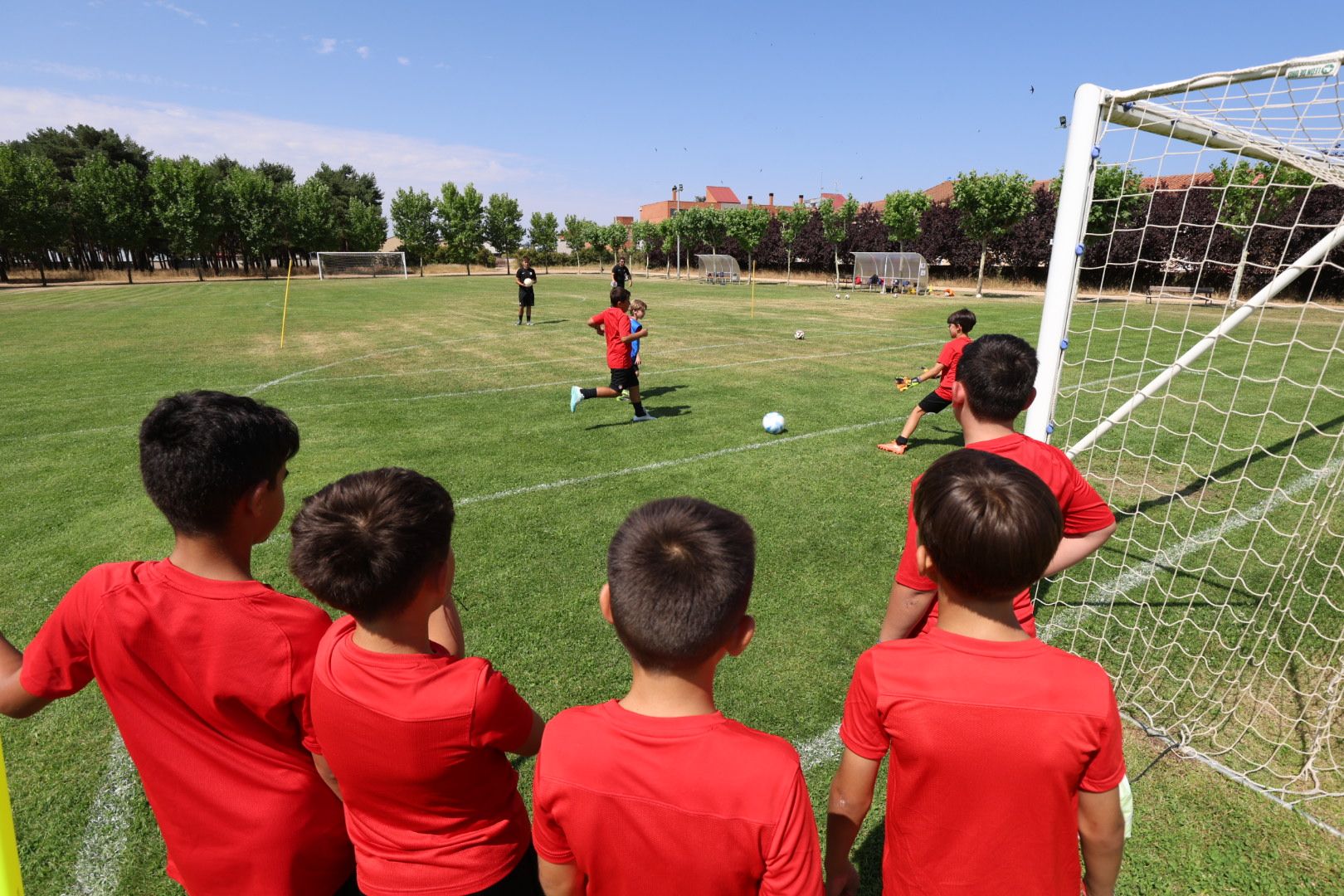 El Atlético de Madrid repitió  su campues de verano en León en una segunda edición con todavía más diversión, convivencia y mucho fútbol. REPORTAJE GRÁFICO FERNANDO OTERO (6)