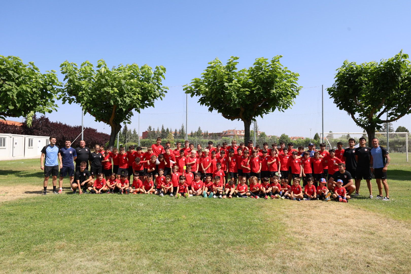 El Atlético de Madrid repitió  su campues de verano en León en una segunda edición con todavía más diversión, convivencia y mucho fútbol. REPORTAJE GRÁFICO FERNANDO OTERO (8)