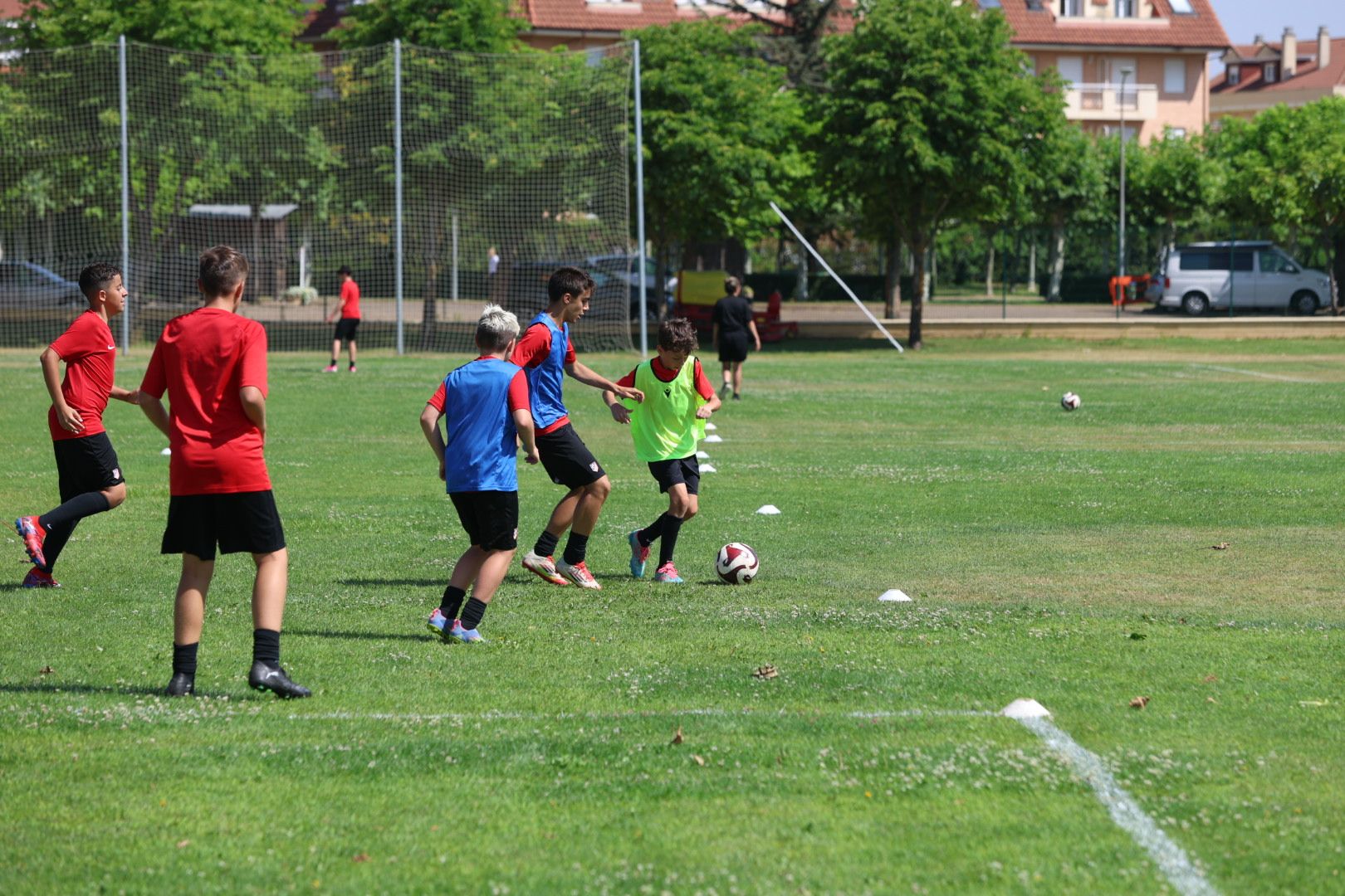 El Atlético de Madrid repitió  su campues de verano en León en una segunda edición con todavía más diversión, convivencia y mucho fútbol. REPORTAJE GRÁFICO FERNANDO OTERO (1)