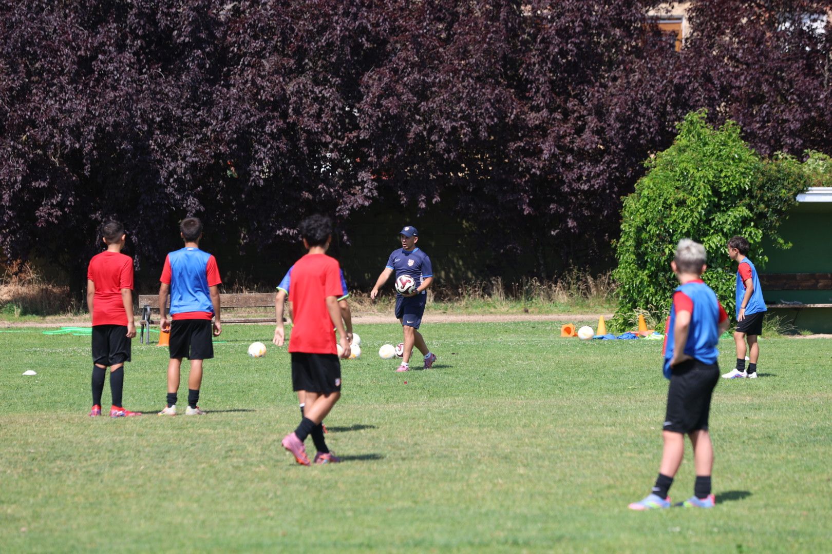 El Atlético de Madrid repitió  su campues de verano en León en una segunda edición con todavía más diversión, convivencia y mucho fútbol. REPORTAJE GRÁFICO FERNANDO OTERO (2)