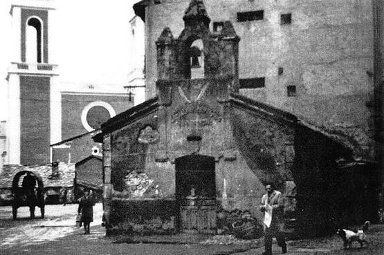 La desaparecida ermita del Santo Cristo de la Misercordia que dio nombre a actual plaza de El Cristo.