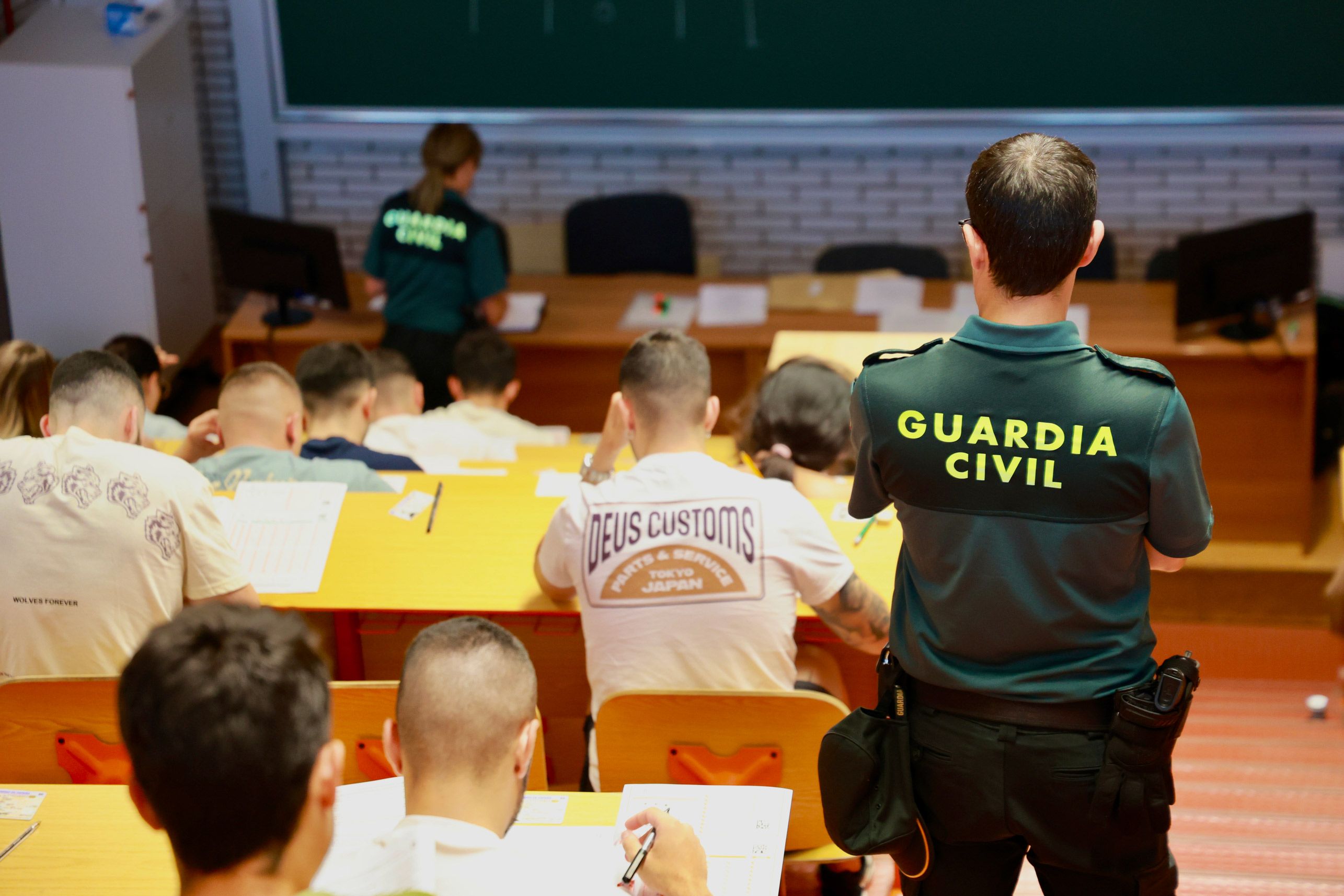Examen celebrado este sábado en la Facultad de Económicas y Empresariales de León. | CARLOS S. CAMPILLO (ICAL) Examen celebrado este sábado en la Facultad de Económicas y Empresariales de León. | CARLOS S. CAMPILLO (ICAL)