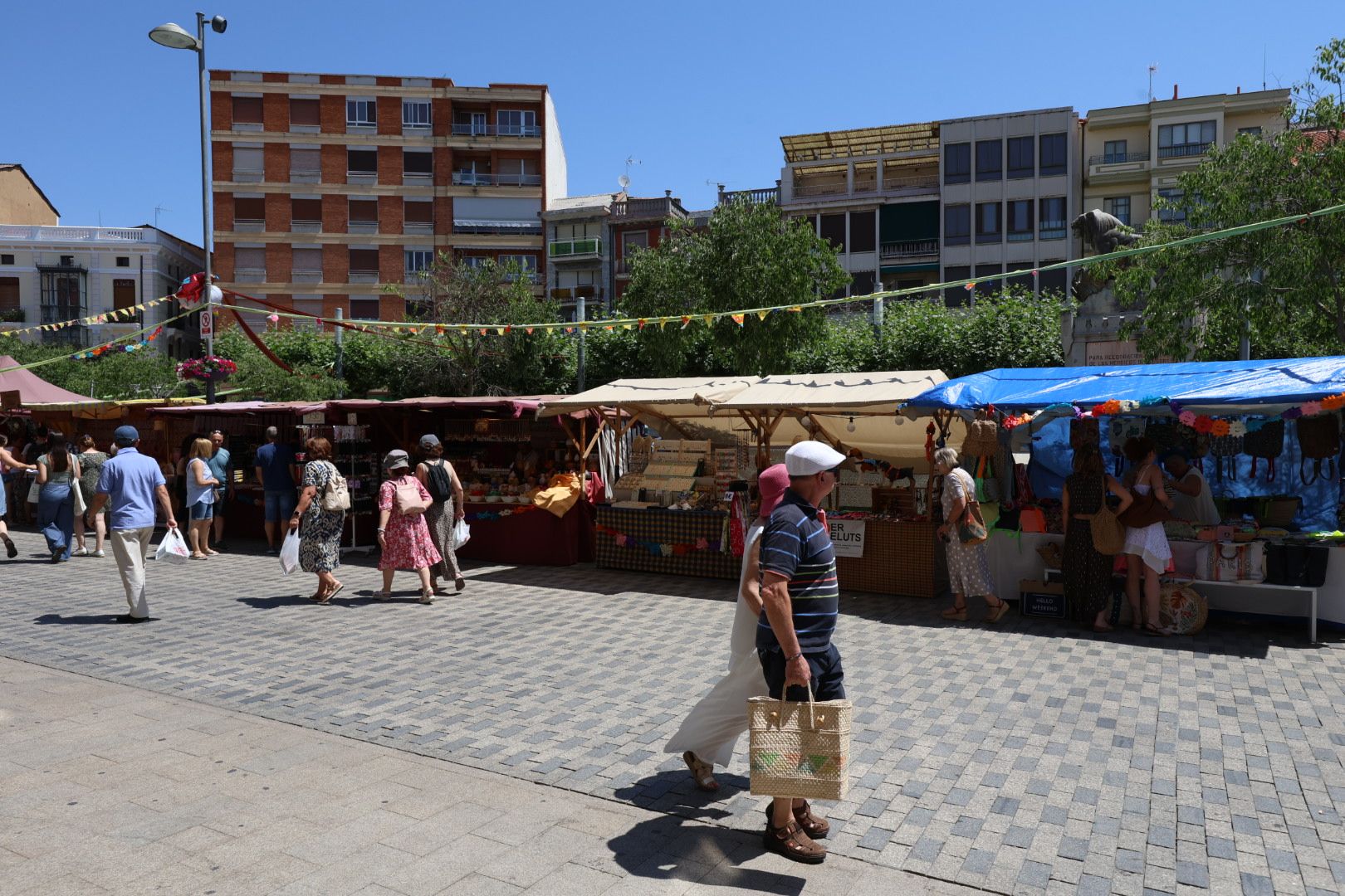 Gran Mercado Circense en la plaza Santocildes. | FERNANDO OTERO