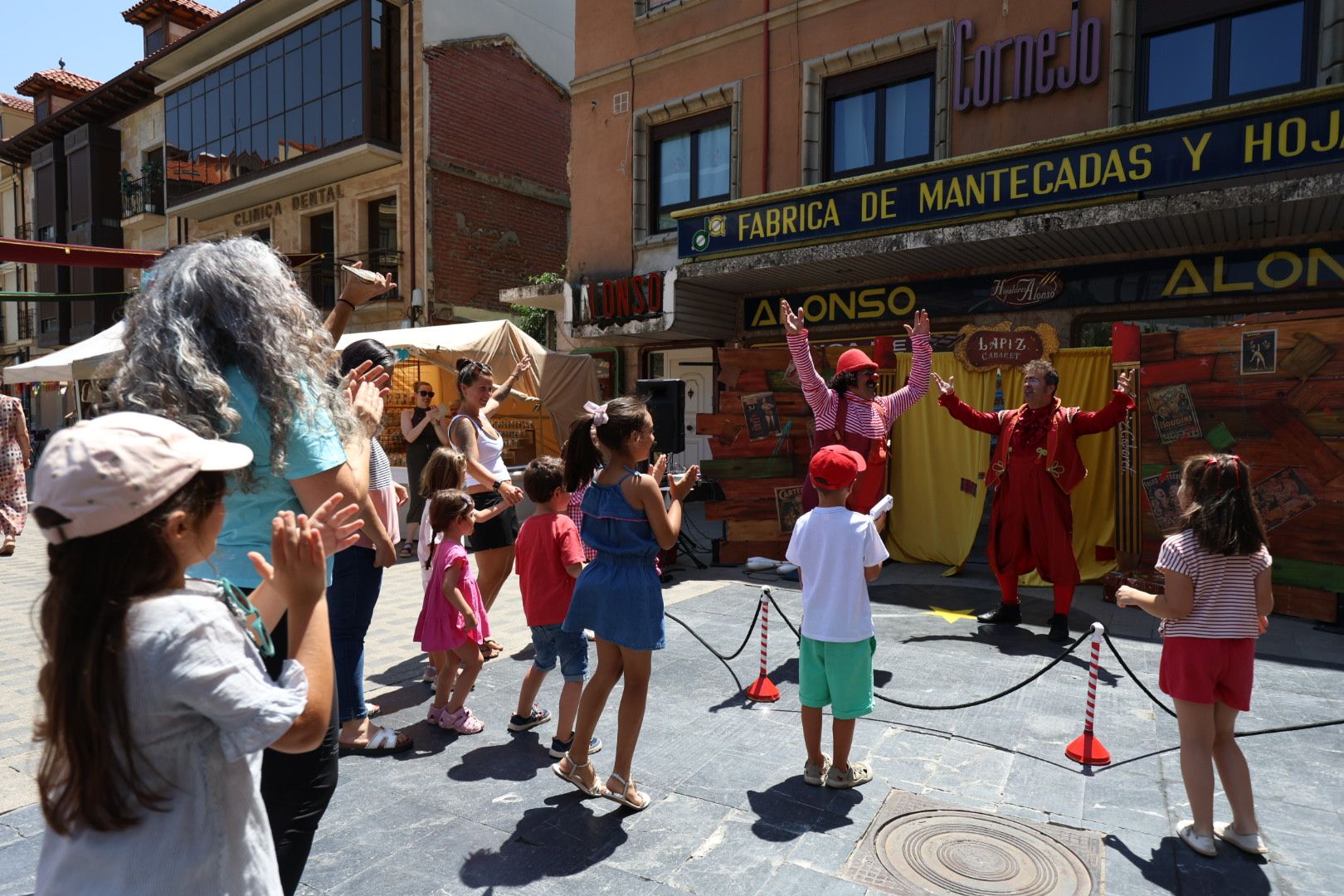 Gran Mercado Circense en la plaza Santocildes. | FERNANDO OTERO
