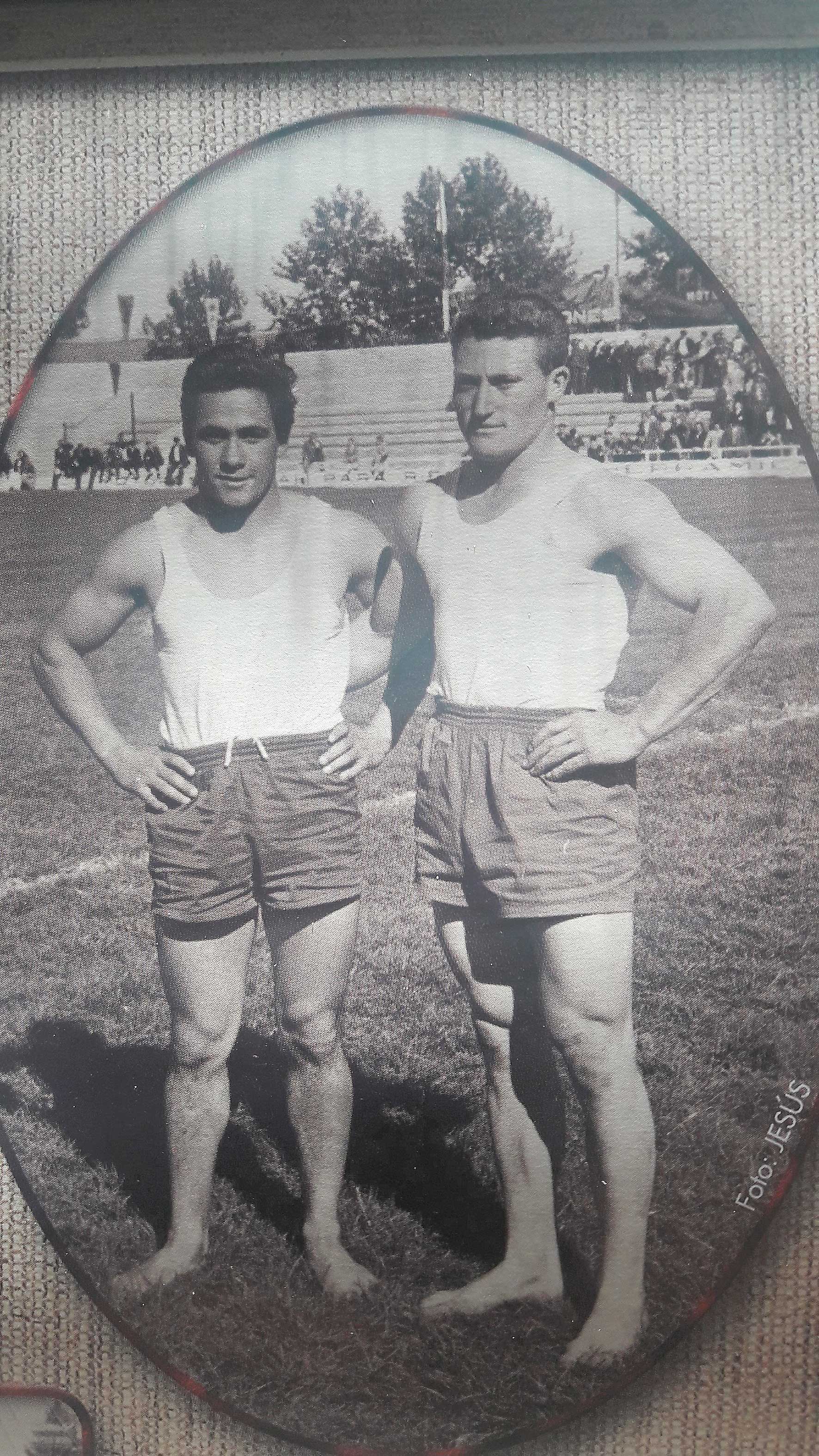 El luchador con su gran rival en los corros y amigo fuera de ellos, Cayo de Celis