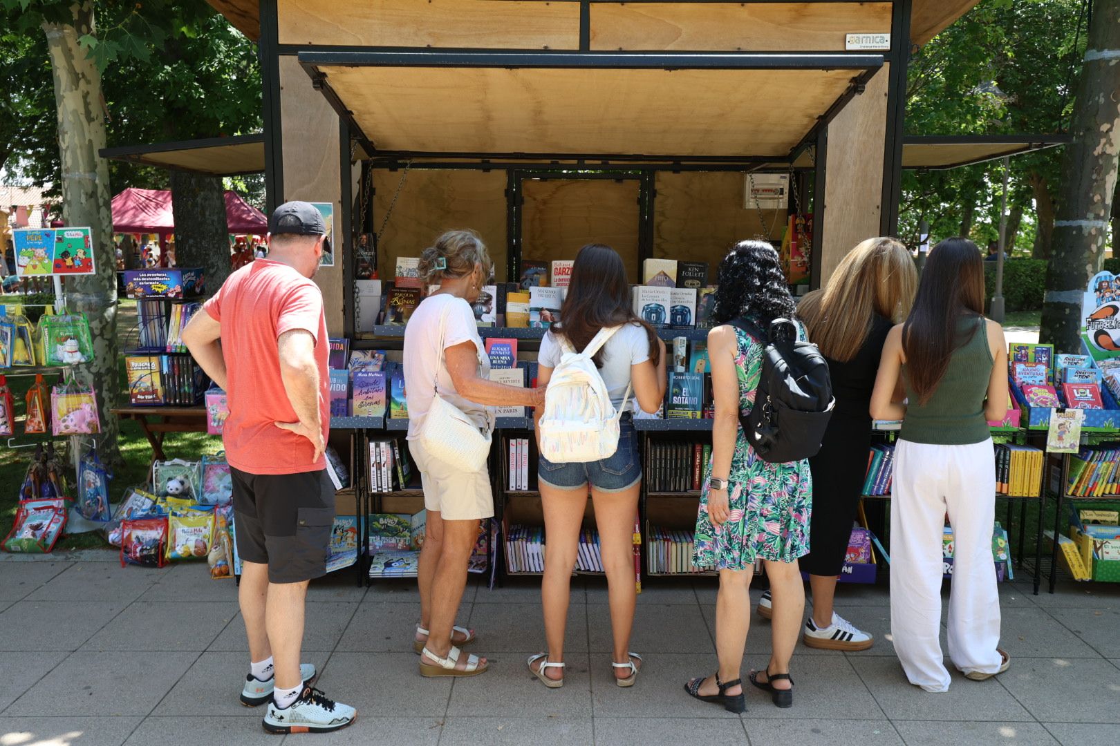 Libros y circo se adueñan de Coyanza. | FERNANDO OTERO