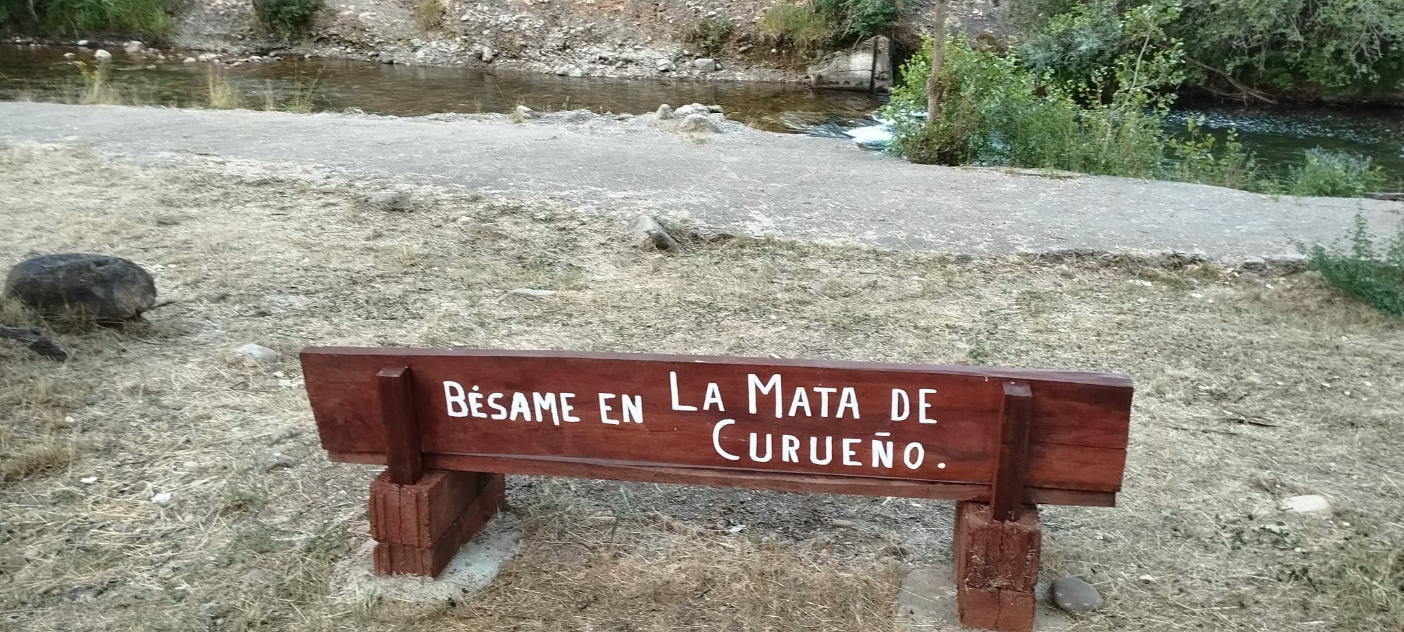 La Mata de Curueño se suma a la moda del ‘Banco del Beso’ | L.N.C.