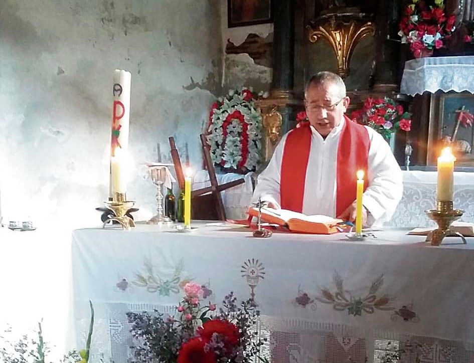 Jesús Prieto Pernía atiende en la actualidad a casi 30 parroquias en Cabrera