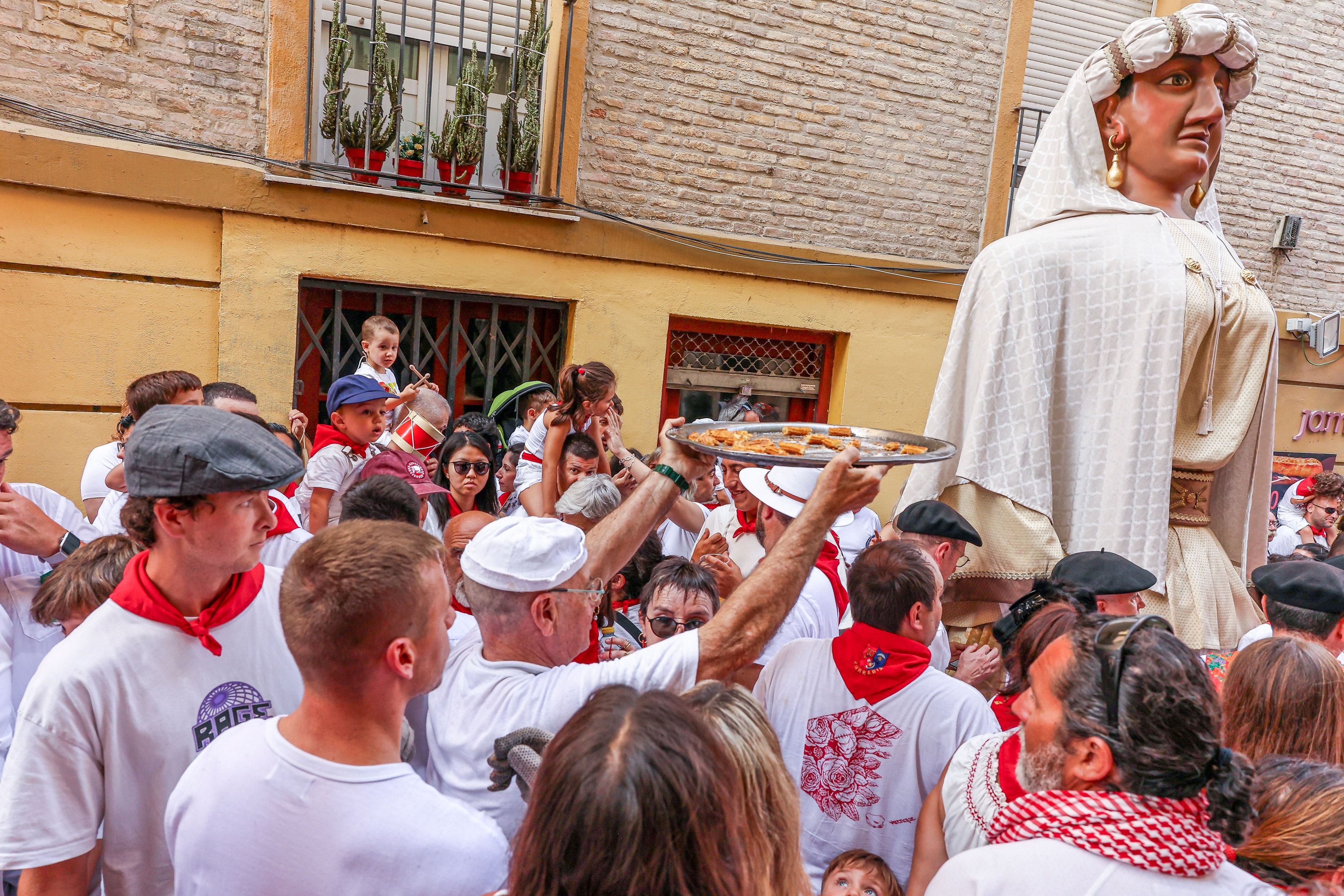 Séptimo encierro de San Fermín. | MIGUEL ÁNGEL LAZO