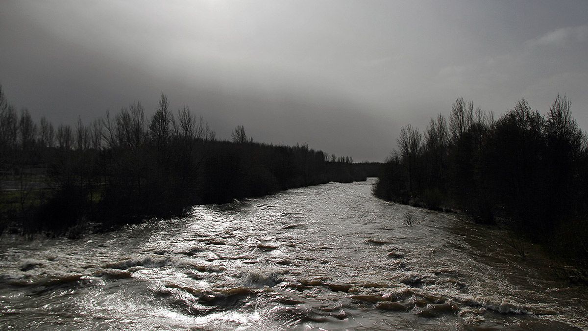 El río Órbigo en una imagen de archivo. | ICAL