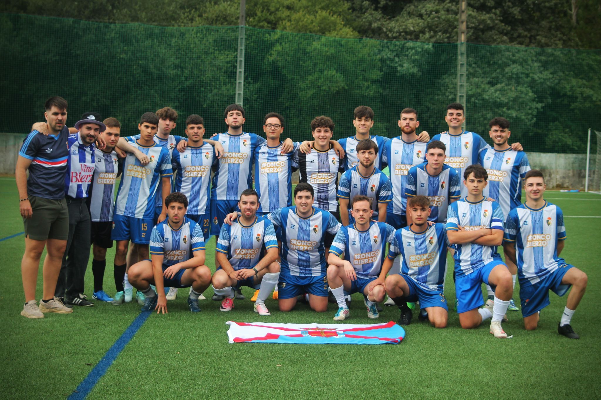 Plantilla de TwPonferradina en la II edición de la Galiza TW Cup. L.N.C.