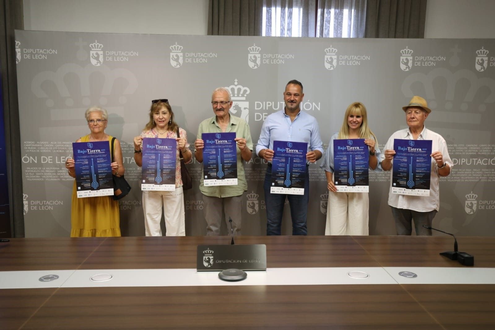 Un instante de la presentación de la séptima edición de 'Bajo Tierra. Artes de lo mínimo'. | FERNANDO OTERO
