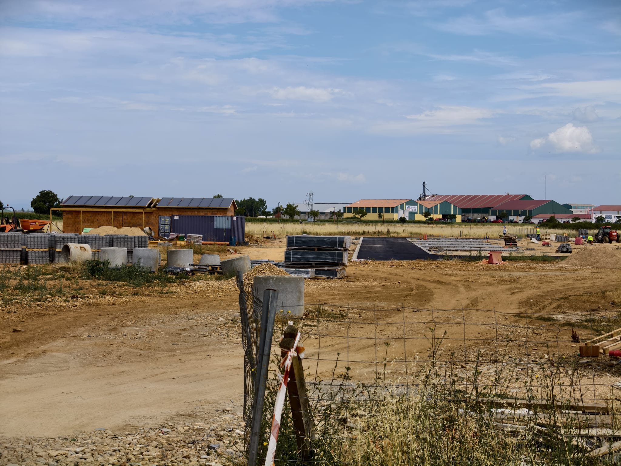 Estado que presentan actualmente las obras del camping municipal de Santa María del Páramo. | ALEJANDRO RODRÍGUEZ Estado que presentan actualmente las obras del camping municipal de Santa María del Páramo. | ALEJANDRO RODRÍGUEZ