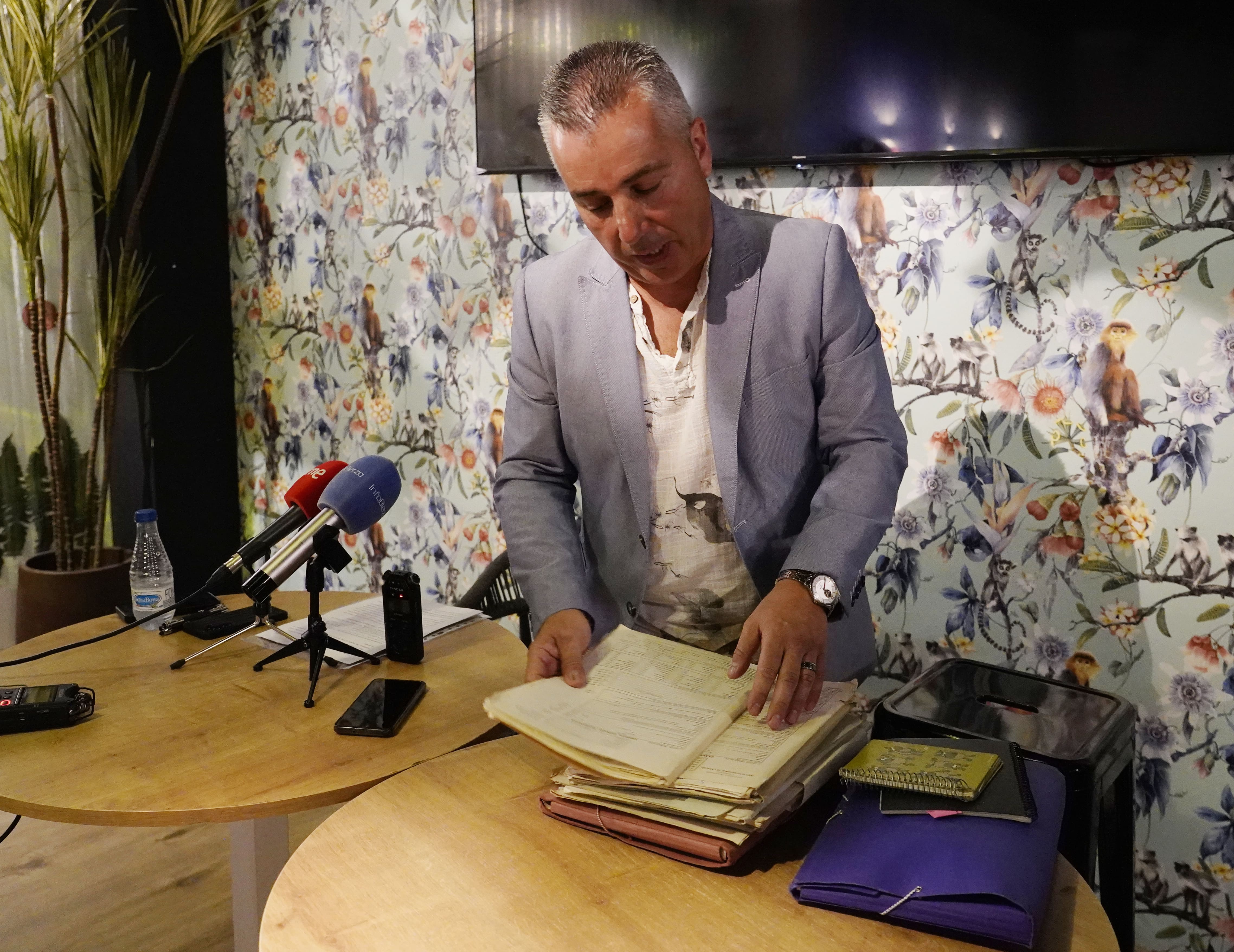 El investigador Santiago Macías durante su comparecencia ante los medios de comunicación. | C.S. (ICAL)