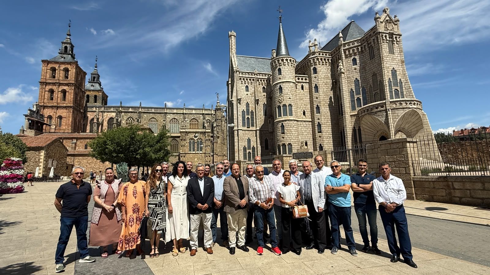Foto de familia de los participantes en el encuentro impulsado por el Foro del Manzanal.| L.N.C.
