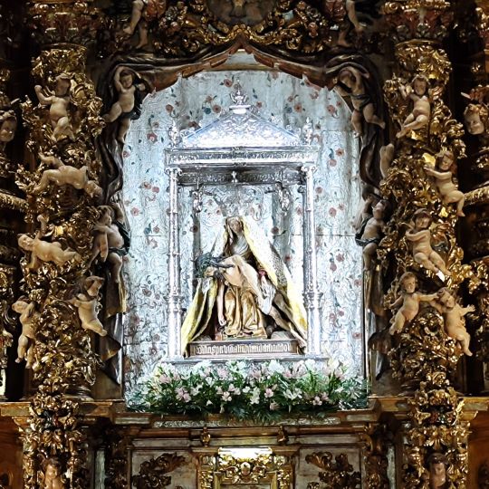 Retablo mayor de La Virgen del Camino.
