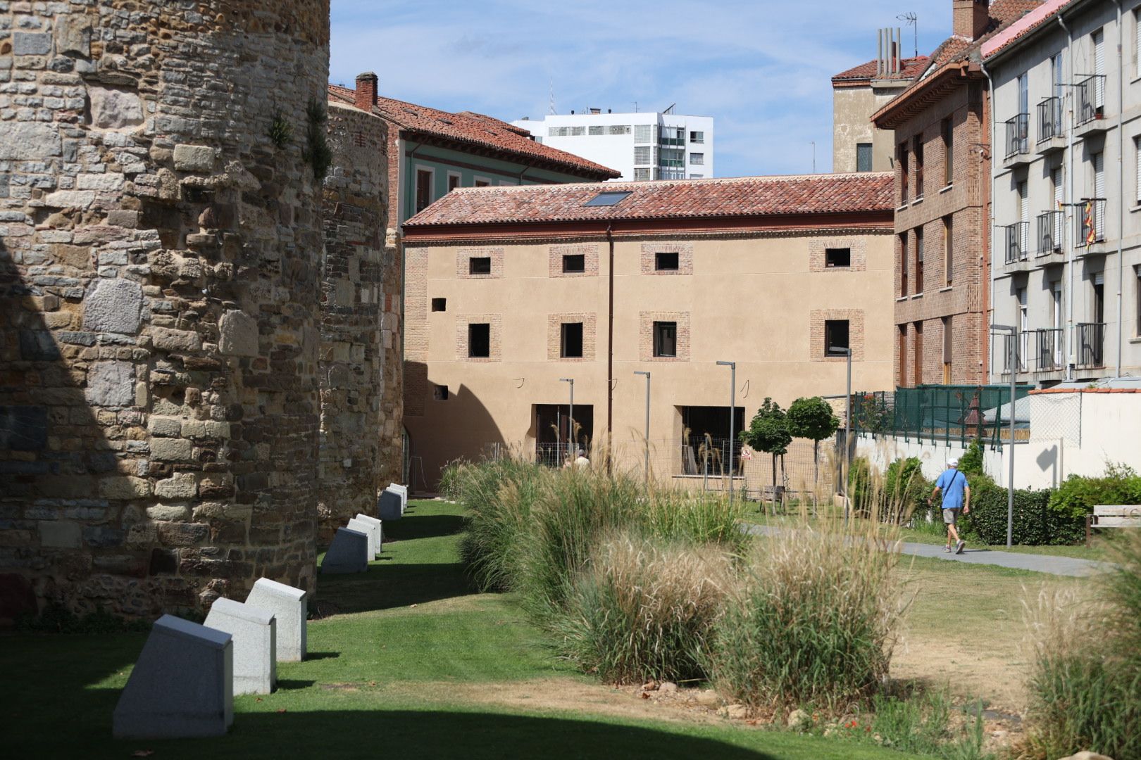 El Molino Sidrón se encuentra en el jardín habilitado en la Era del Moro. | FERNANDO OTERO