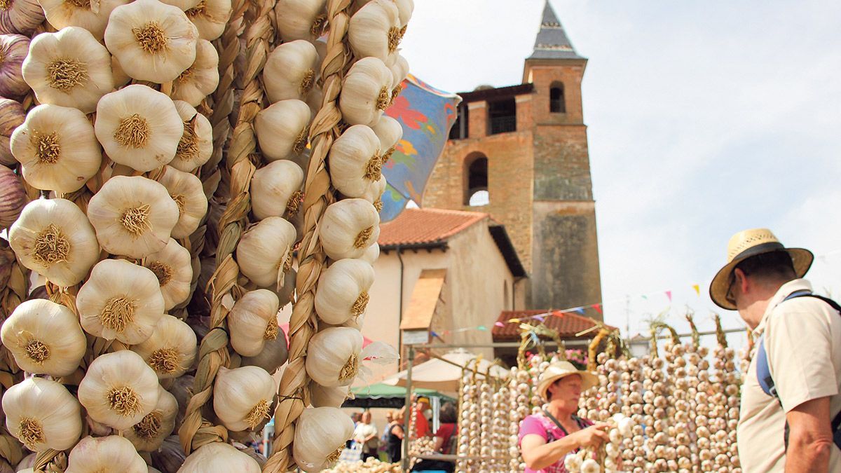 Feria del ajo de Santa Marina del Rey. | L.N.C.