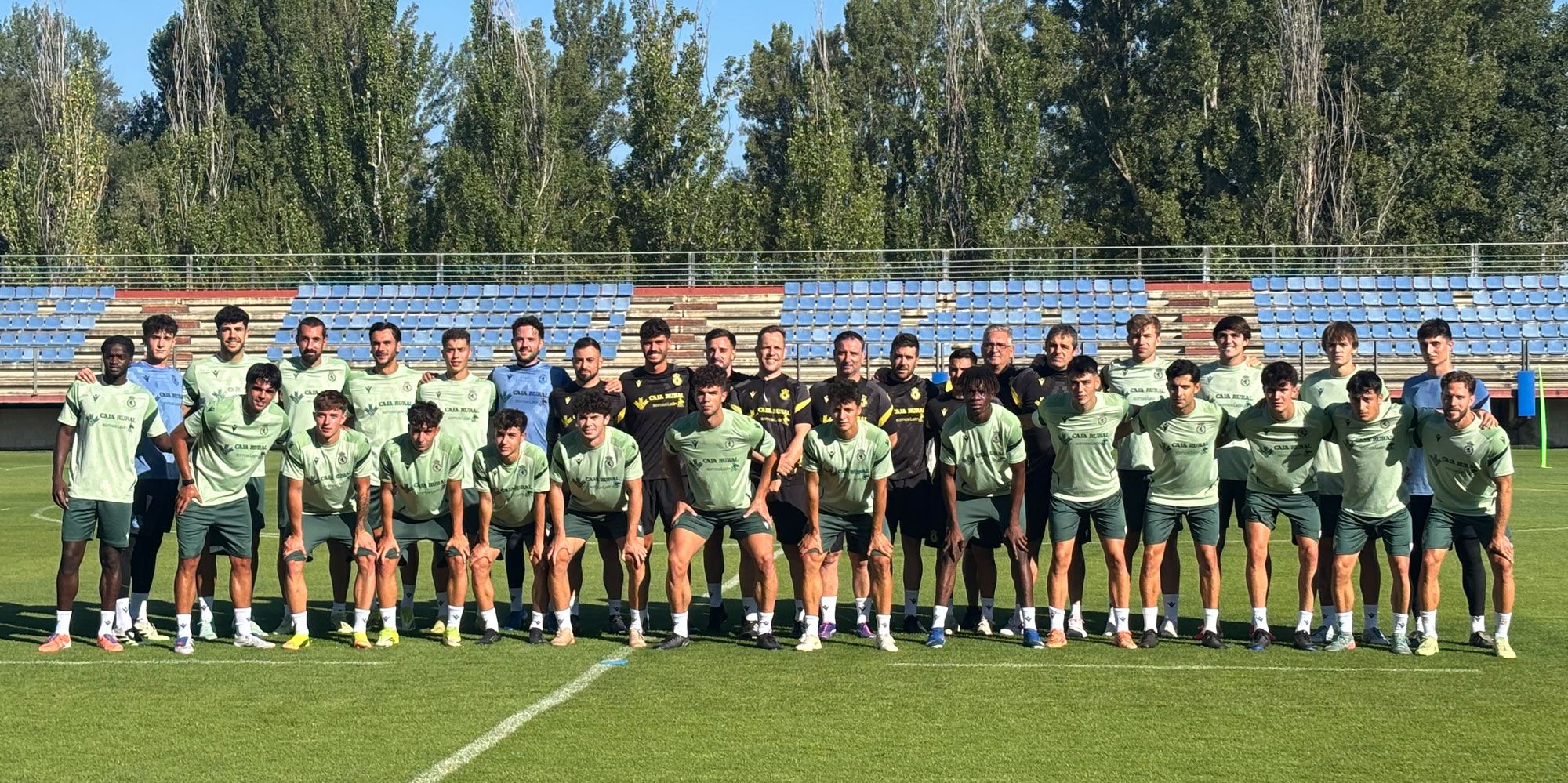 Foto de familia de la Cultural en su primer entrenamiento. | J.C.