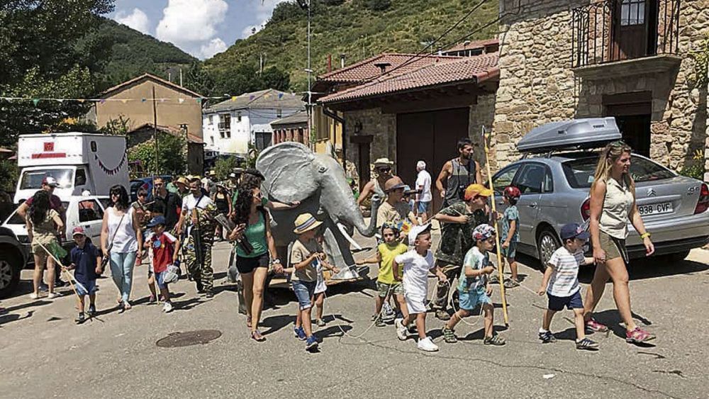 Un instante de la cacería del elefante de años anteriores. | L.N.C.