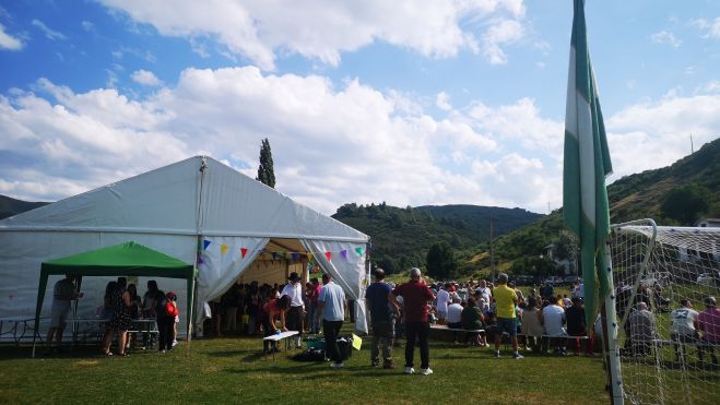 Santa Marina volvió a reunir a la comarca en una jornada que combinó investigación, tradición y participación vecinal. R. B. BABIA (2) Santa Marina volvió a reunir a la comarca en una jornada que combinó investigación, tradición y participación vecinal. R. B. BABIA (2)