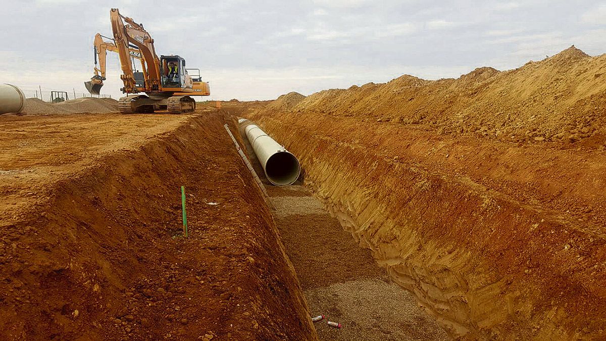 Las obras se centran ahora en la instalación de tubería en Gordaliza. | L.N.C.