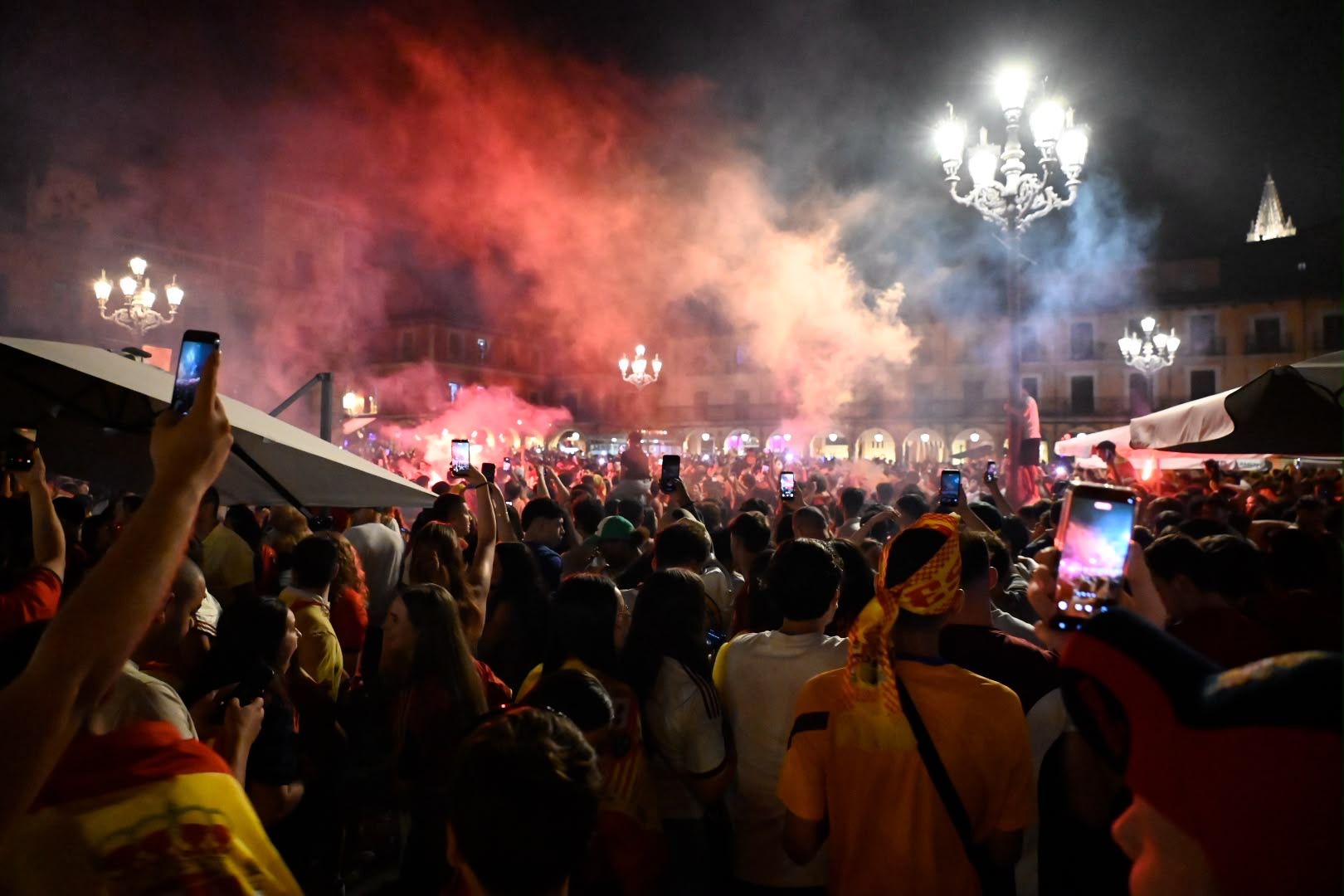 Celebración del mundial en la Plaza Mayor. | SAÚL ARÉN Celebración del mundial en la Plaza Mayor. | SAÚL ARÉN