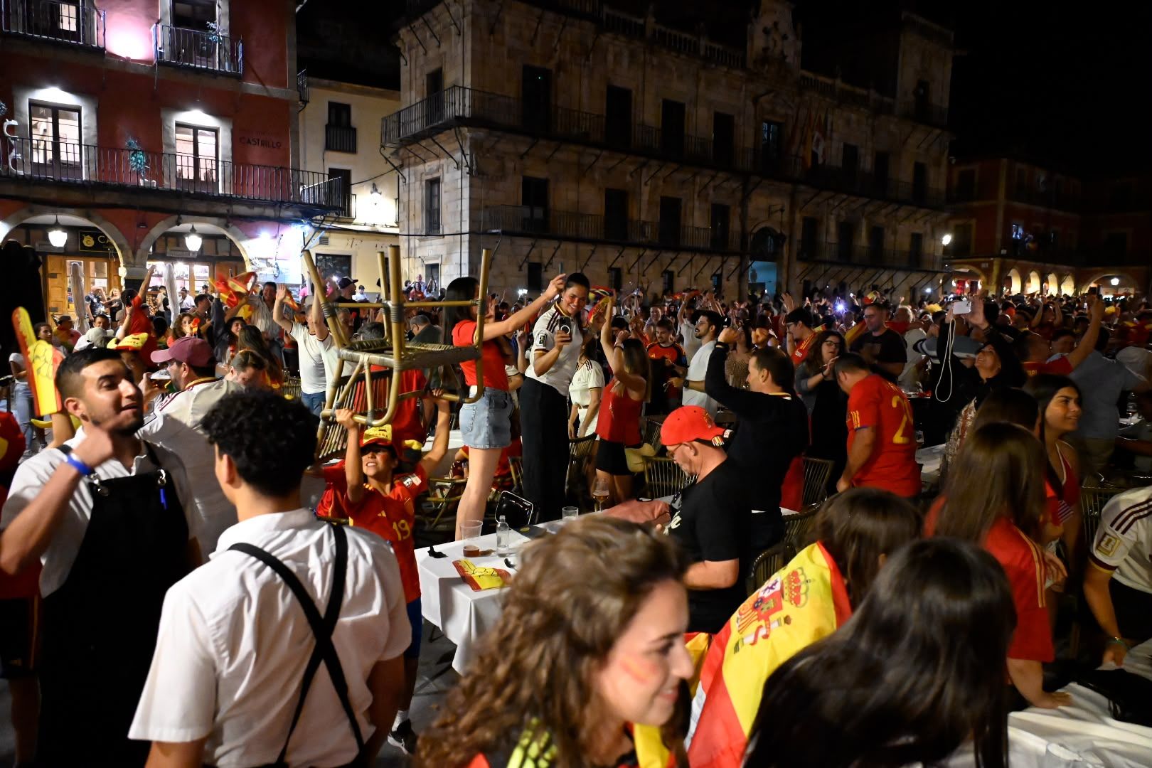 La final del Mundial llena de ambiente las calles de León