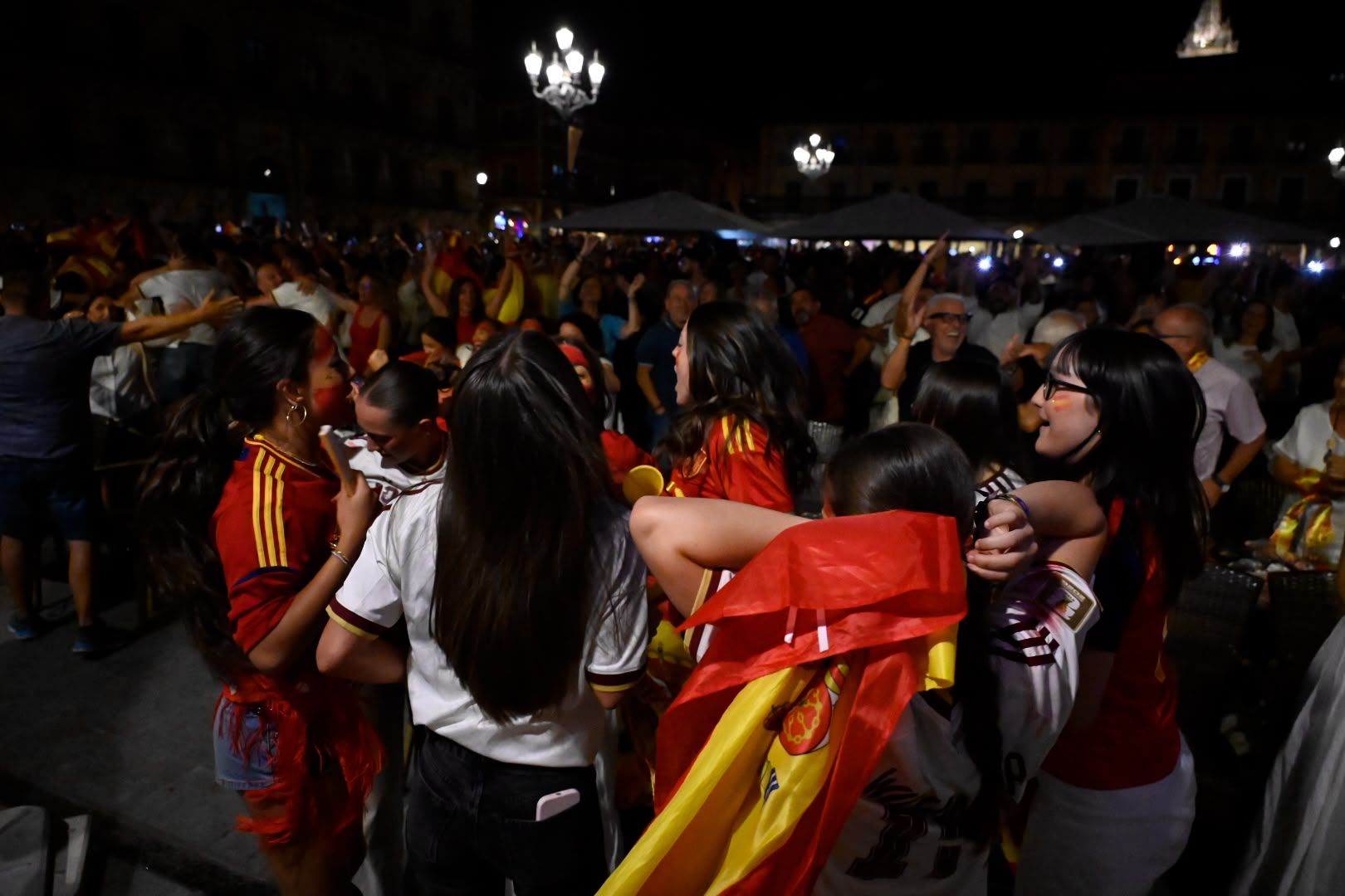 La final del Mundial llena de ambiente las calles de León