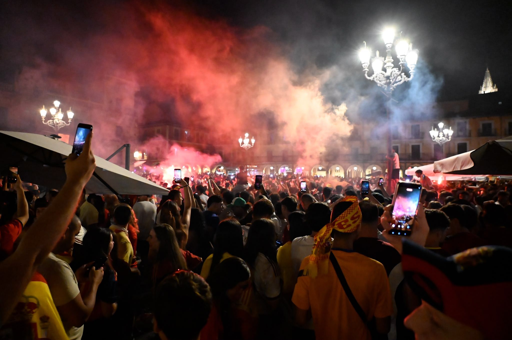 La final del Mundial llena de ambiente las calles de León 