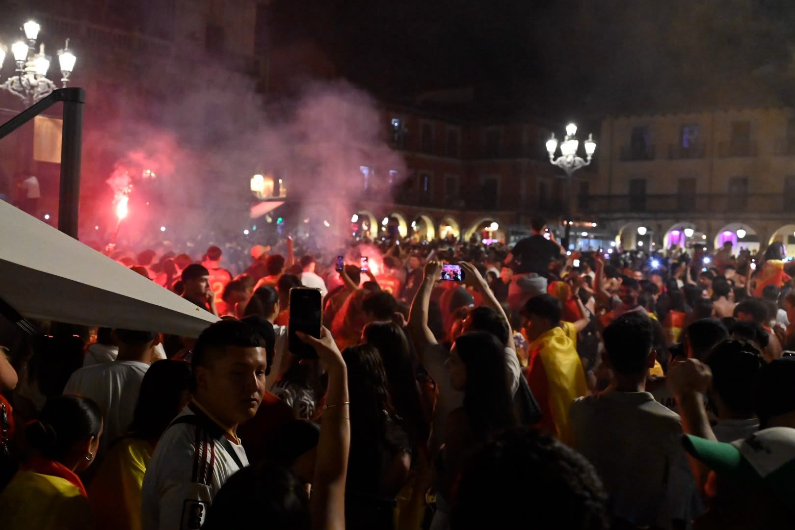 La final del Mundial llena de ambiente las calles de León
