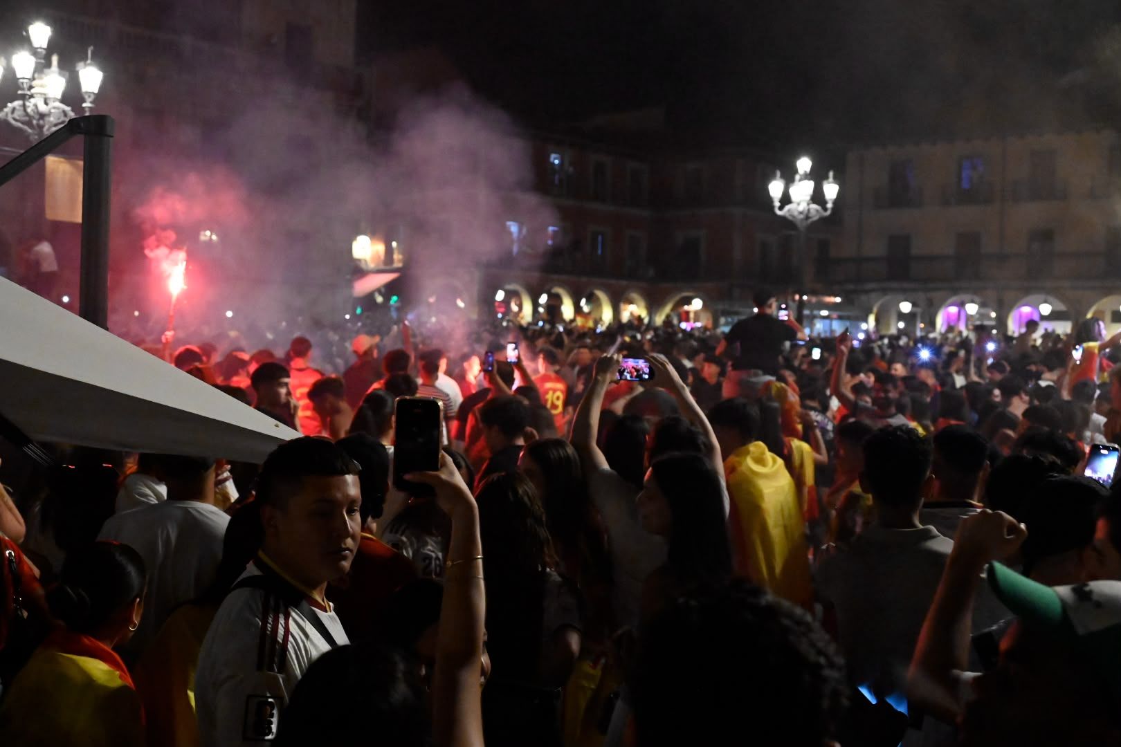 La final del Mundial llena de ambiente las calles de León