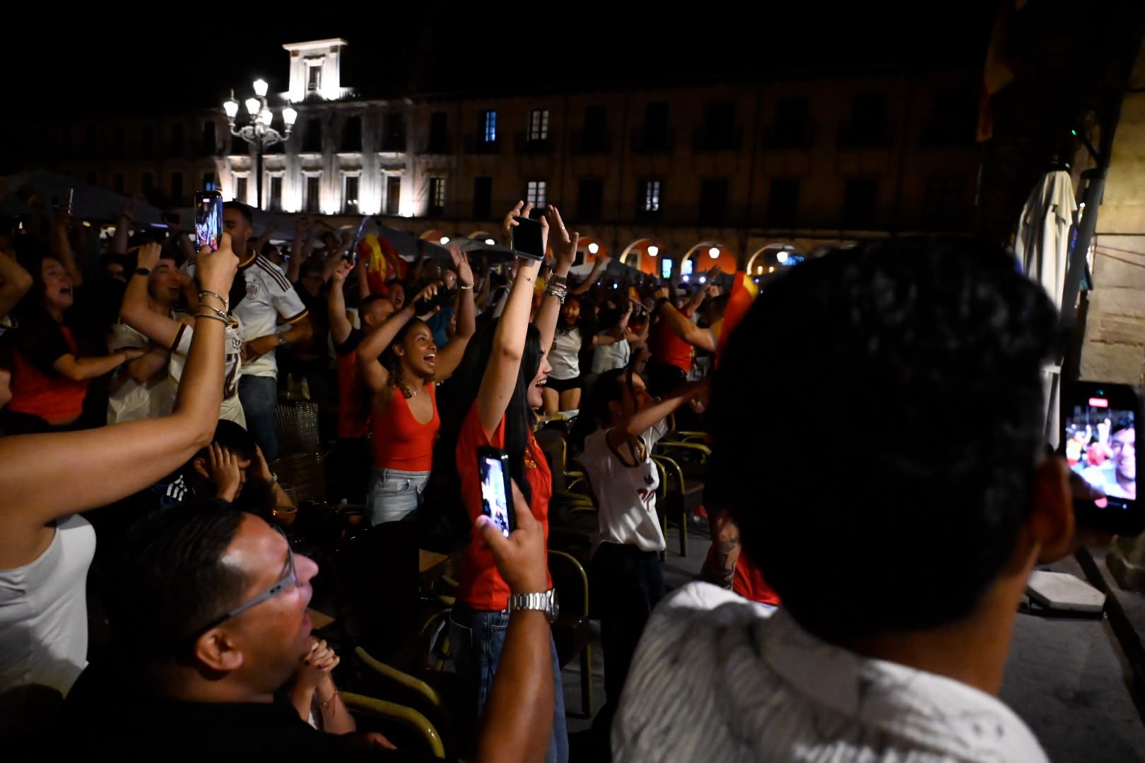 La final del Mundial llena de ambiente las calles de León