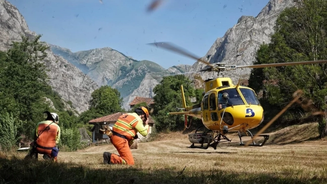 Después de 24 días de trabajos, el operativo dio por extinguido el fuego en el Valle de Sajambreeste domingo 19 de julio. EUROPA PRESS (1) Después de 24 días de trabajos, el operativo dio por extinguido el fuego en el Valle de Sajambreeste domingo 19 de julio. EUROPA PRESS (1)