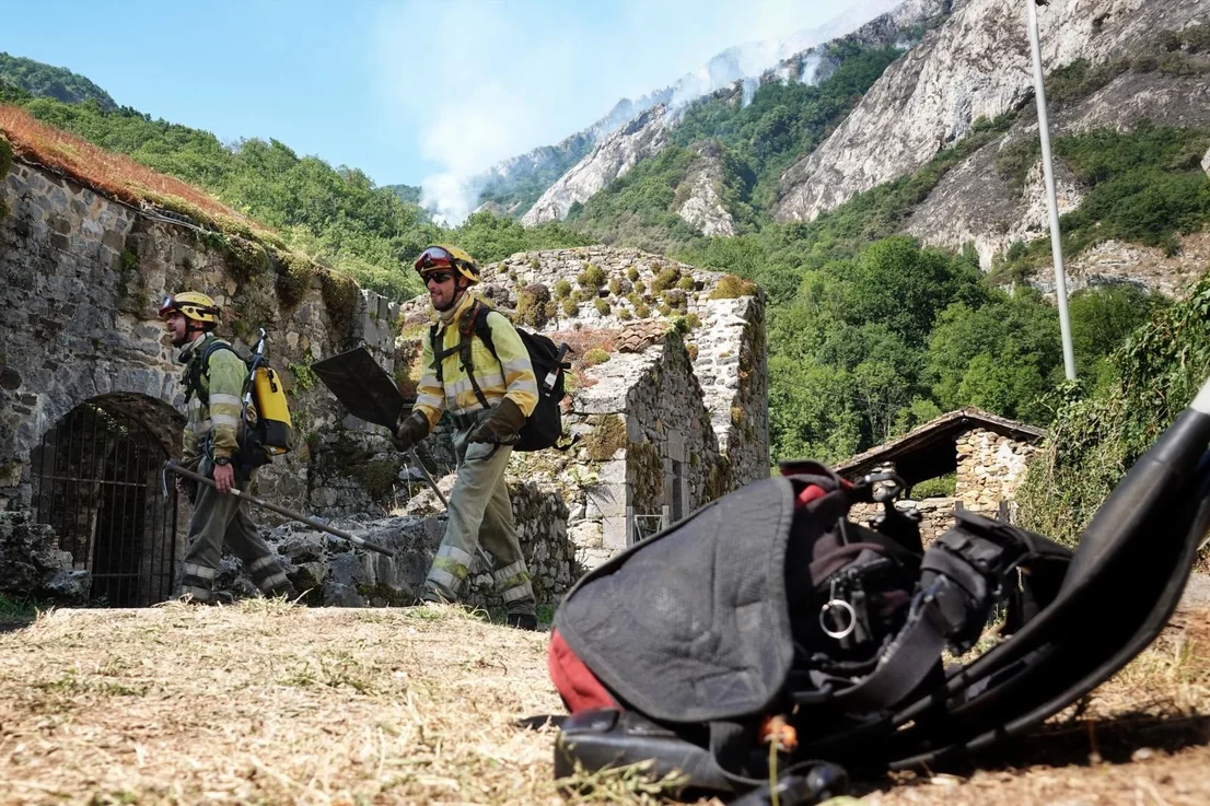 Después de 24 días de trabajos, el operativo dio por extinguido el fuego en el Valle de Sajambre este domingo 19 de julio. | EUROPA PRESS Después de 24 días de trabajos, el operativo dio por extinguido el fuego en el Valle de Sajambre este domingo 19 de julio. | EUROPA PRESS