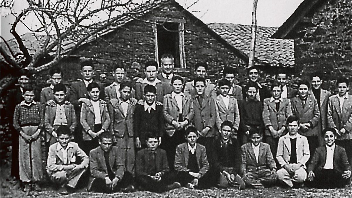 Foto de los alumnos de la escuela de Sierra Pambley en Villameca que se pudo ver en la exposición dedicada a las escuelas de La Cepeda en  Astorga.