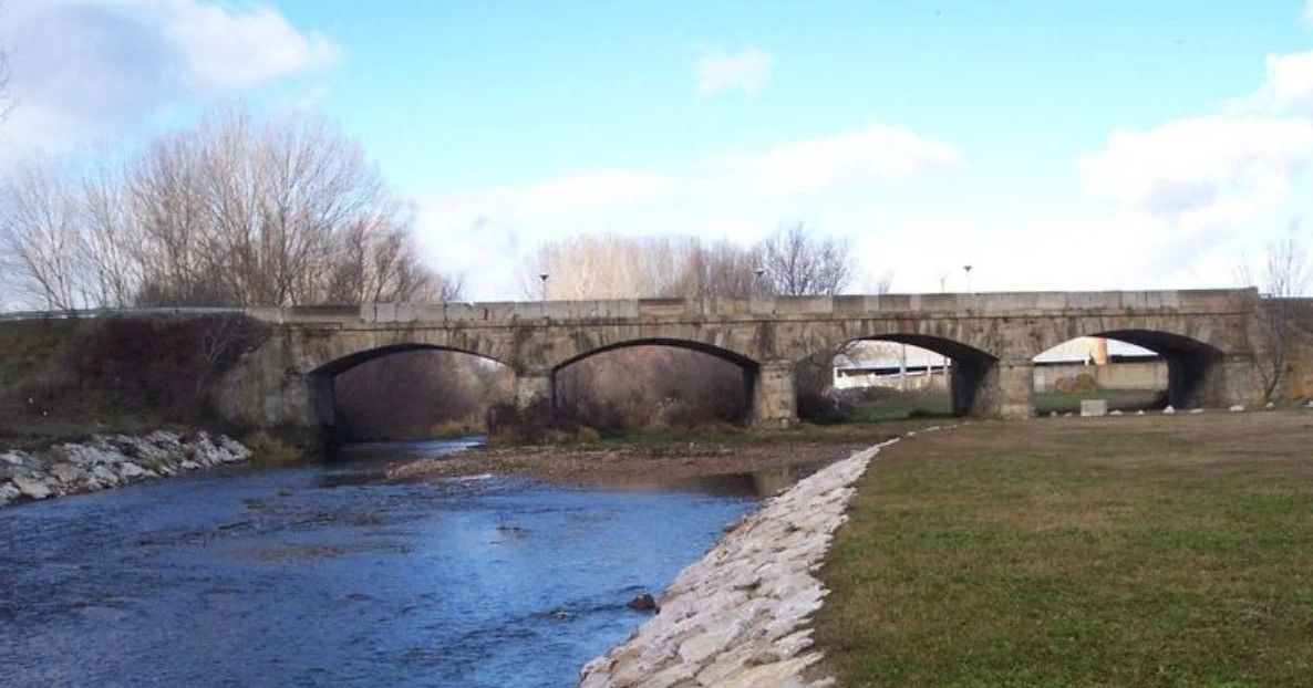 Puente de la Molinería sobre el río Tuerto en San Justo de la Vega. | L.N.C.