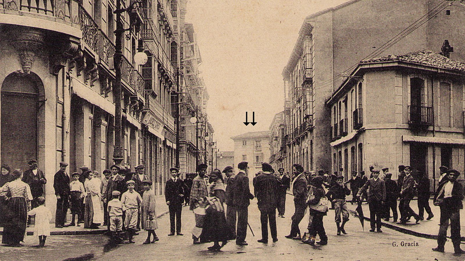 ‘Casa Tele’ (destacada con flechas) fue derribada para volverla a hacer más atrás y más alta. | GERMÁN GRACIA ‘Casa Tele’ (destacada con flechas) fue derribada para volverla a hacer más atrás y más alta. | GERMÁN GRACIA