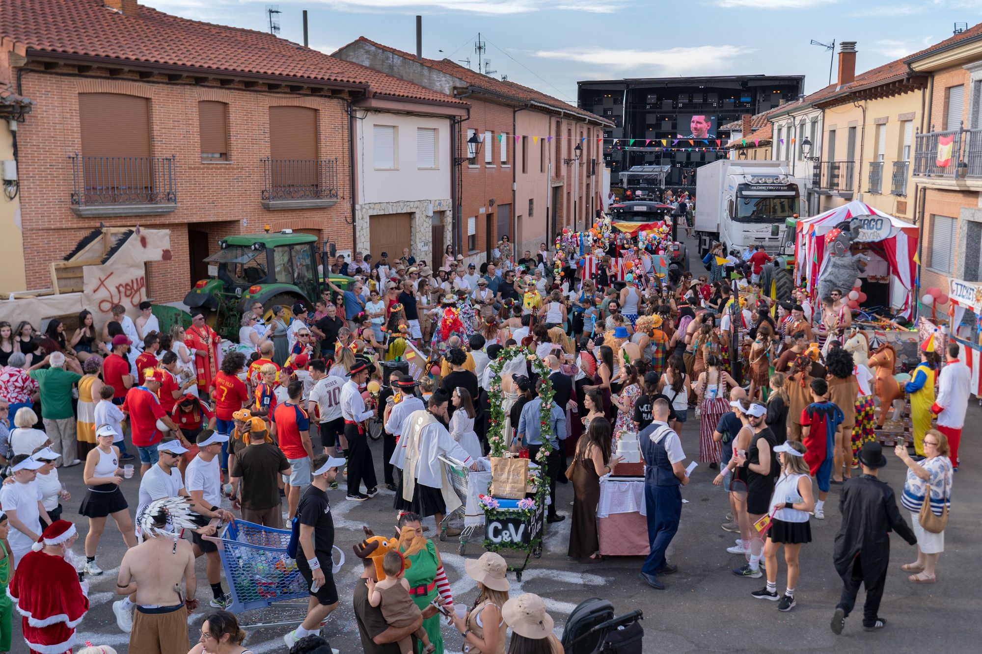 Desfile de carrozas de Santa Marina del Rey. | L.N.C.