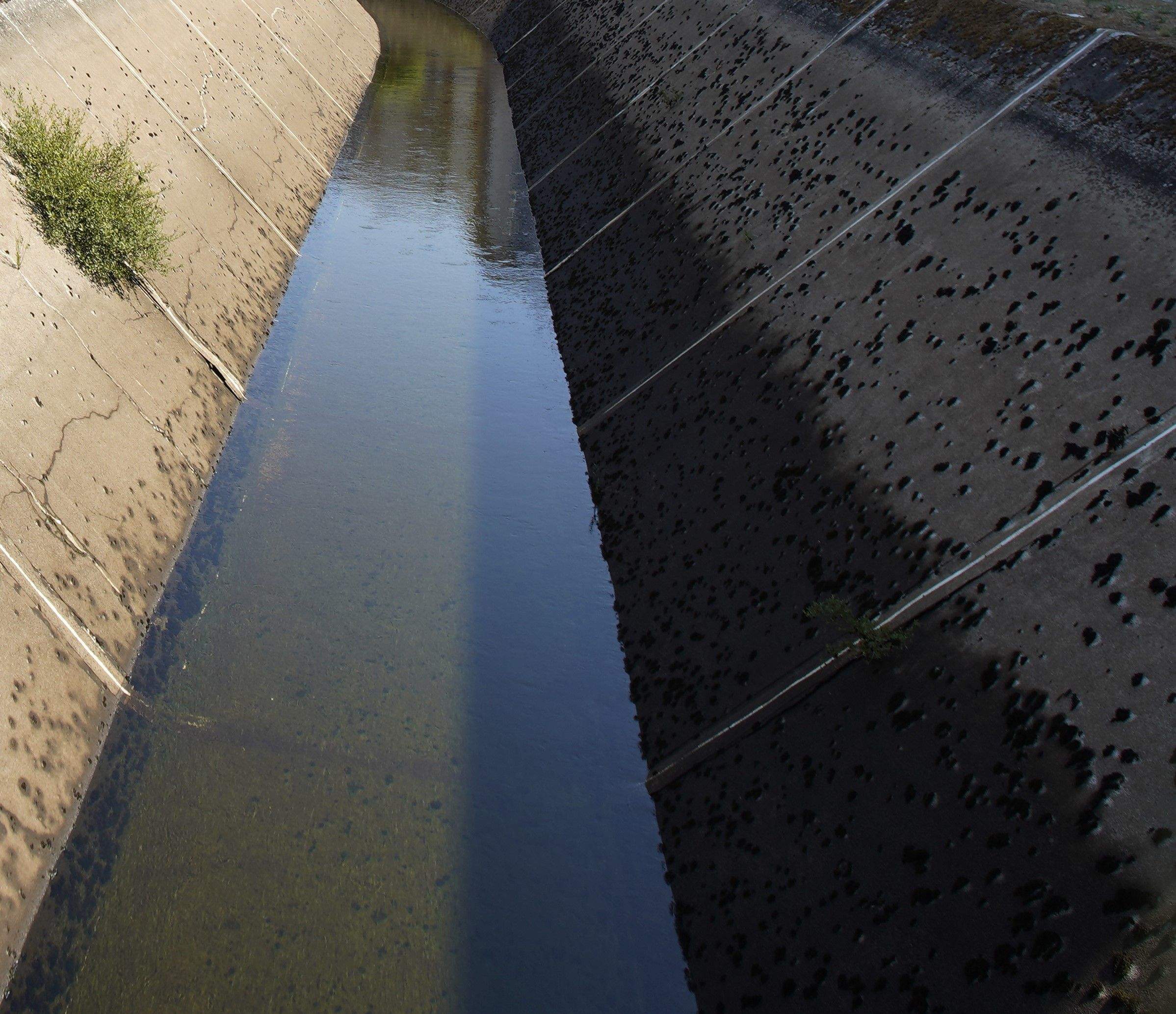 Canal de Cornatel a su paso por Ponferrada. | ICAL