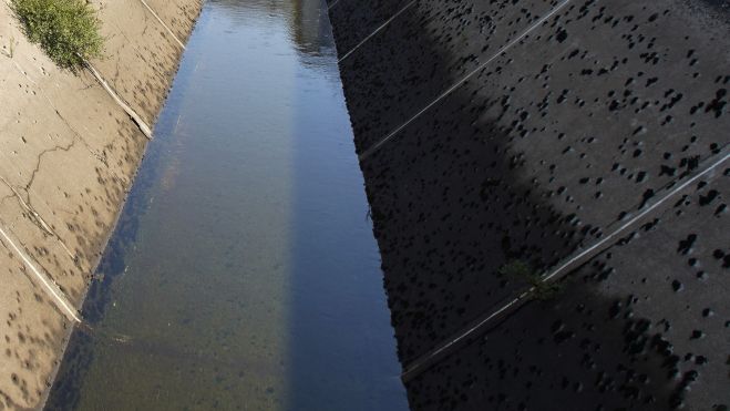 Canal de Cornatel a su paso por Ponferrada. | ICAL Canal de Cornatel a su paso por Ponferrada. | ICAL