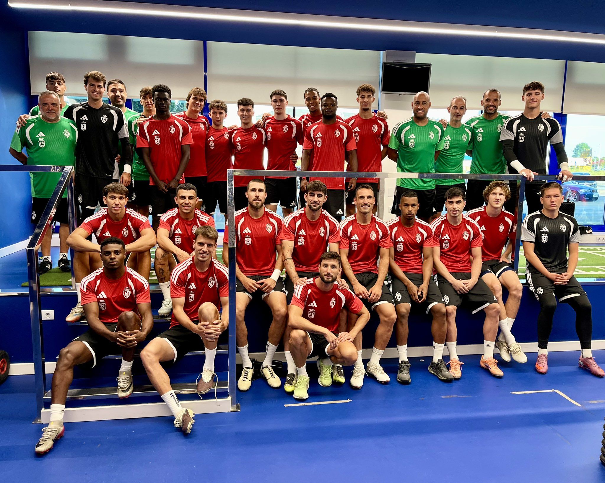 Los jugadores de la Ponferradina, antes del primer entrenamiento de la temporada. | SDP Los jugadores de la Ponferradina, antes del primer entrenamiento de la temporada. | SDP