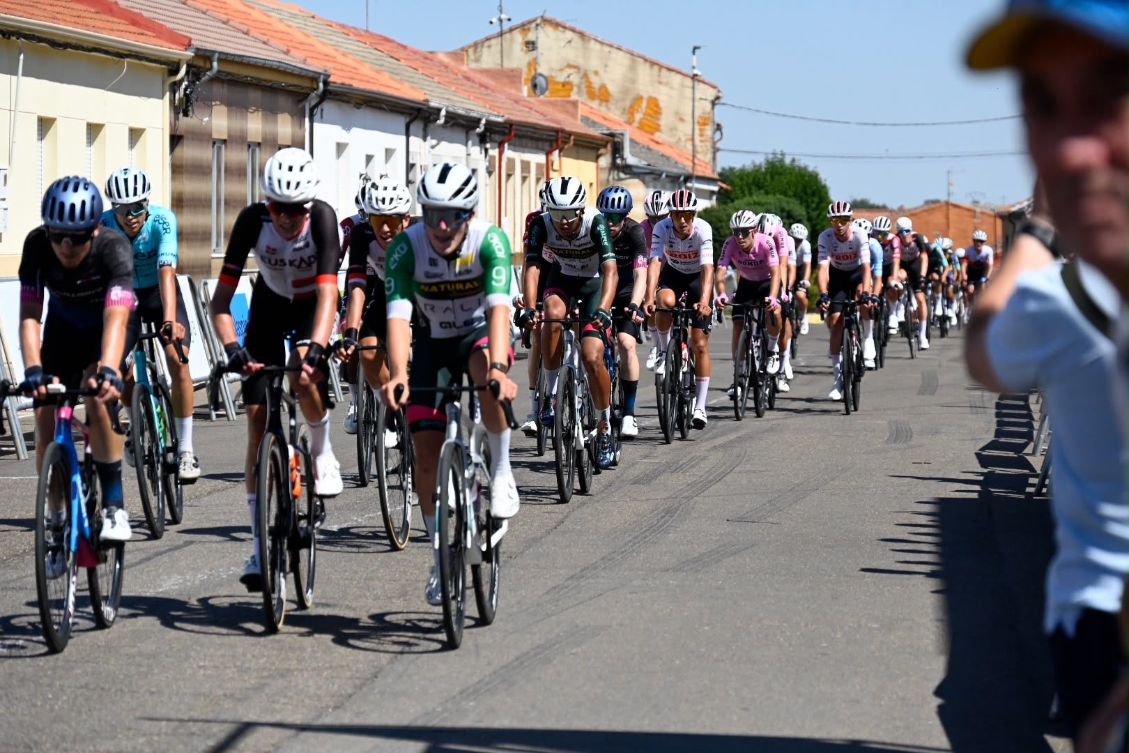 Llegada a La Bañeza de la Vuelta a Castilla y León (8)